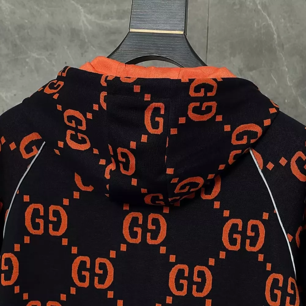 Gucci Tracksuits Long Sleeved For Men DailyWear 7794