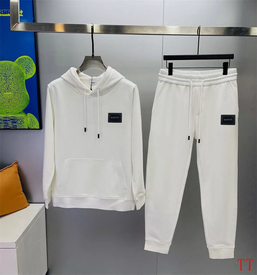 Gucci Tracksuits Long Sleeved For Men Popular 877