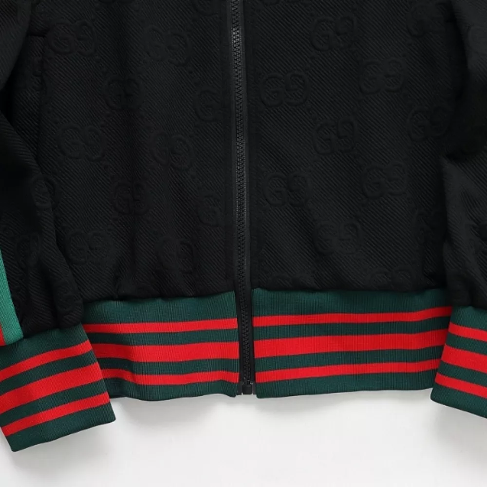 Gucci Tracksuits Long Sleeved For Men Sleek 2268