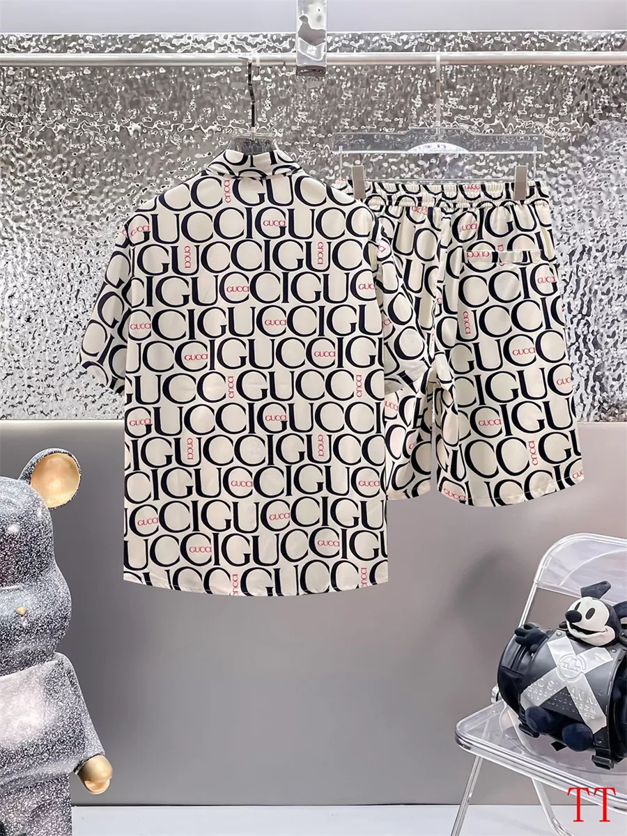 Gucci Tracksuits Short Sleeved For Men Bold 9334