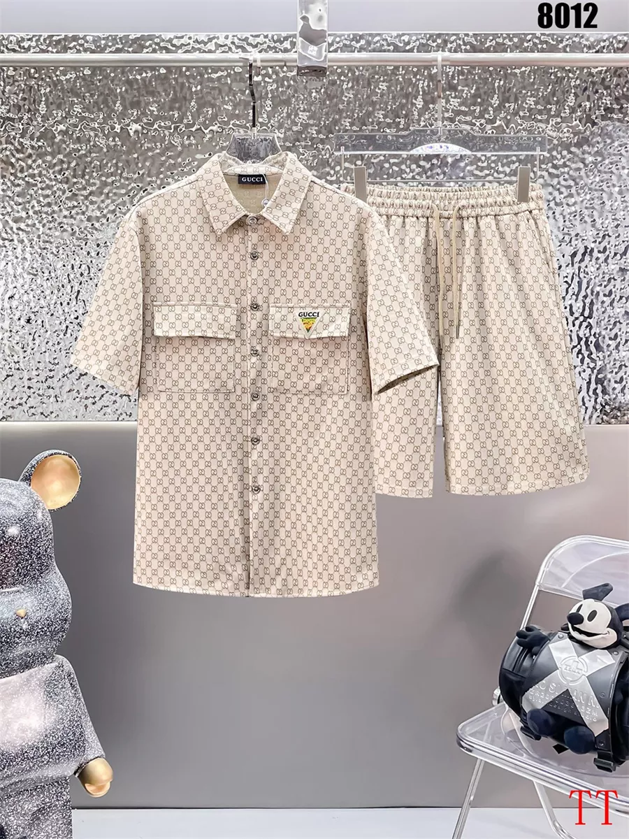 Gucci Tracksuits Short Sleeved For Men Durable 4556