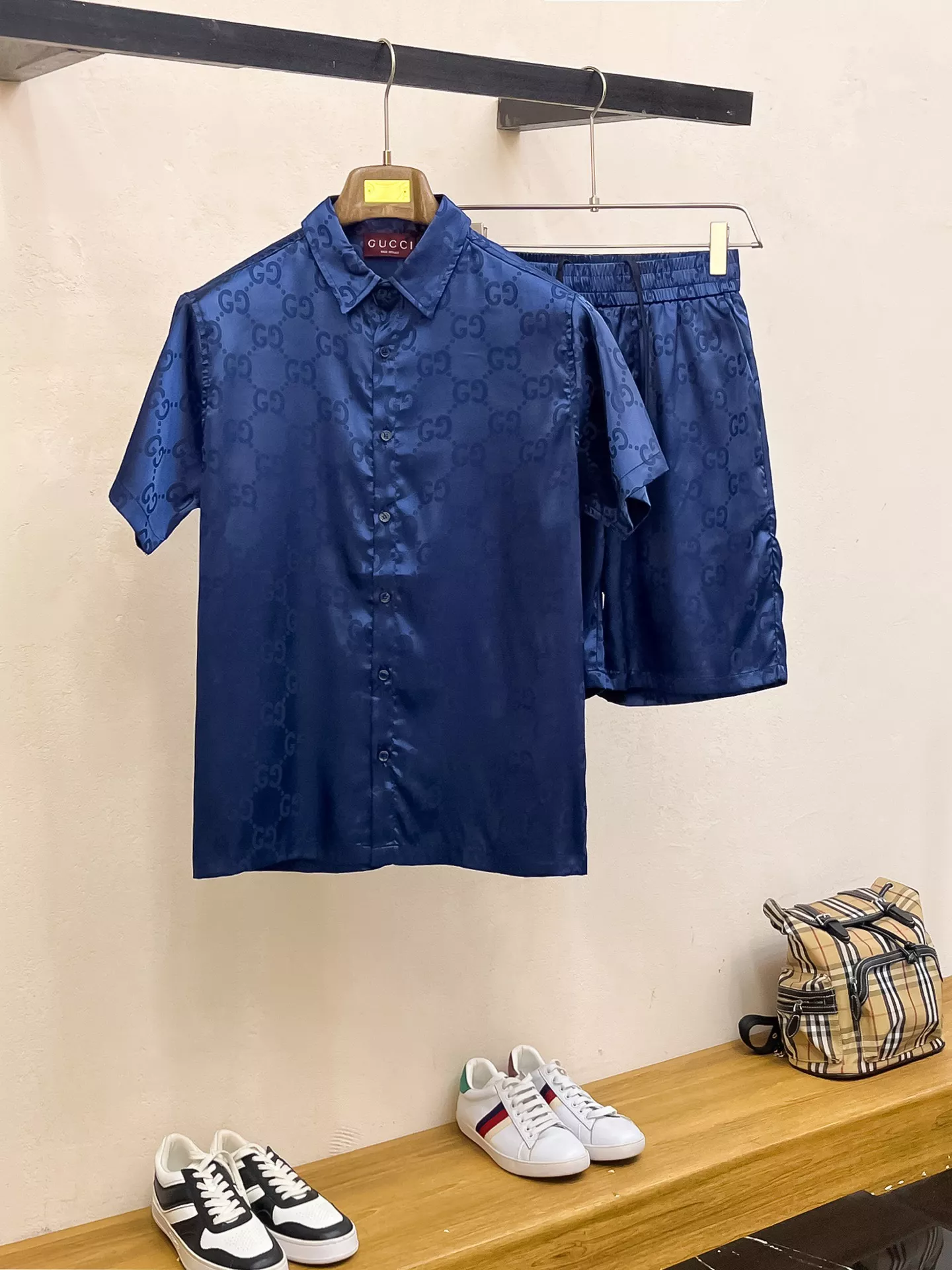 Gucci Tracksuits Short Sleeved For Men Durable 5574