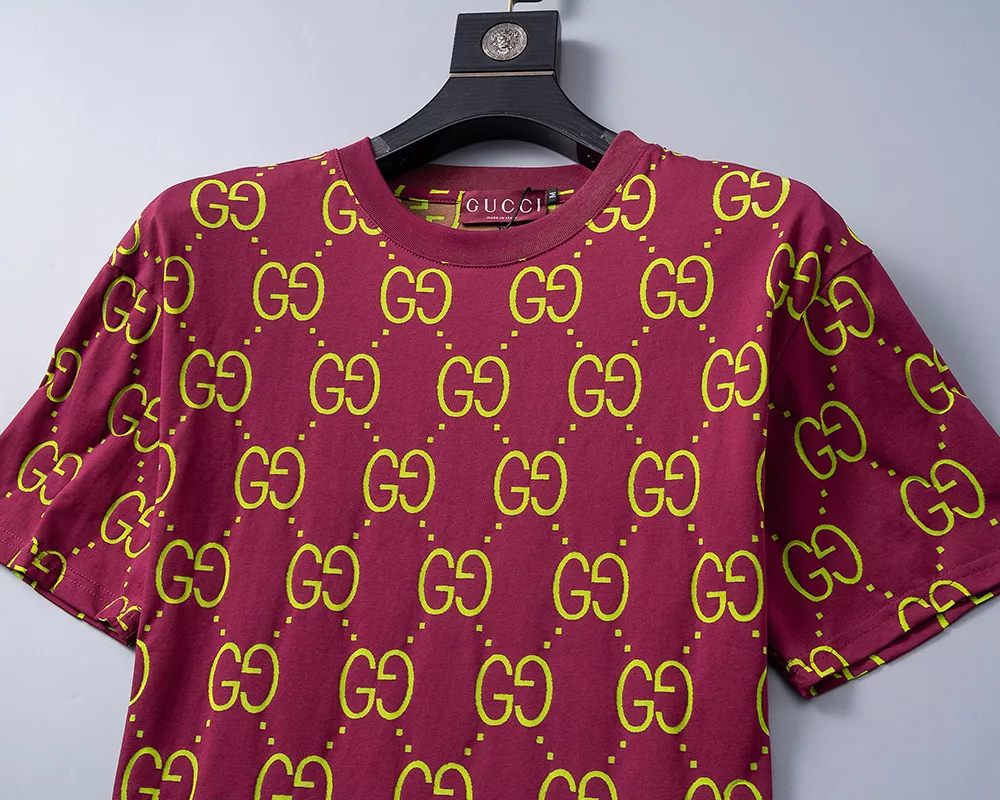 Gucci Tracksuits Short Sleeved For Men Elegant 7359