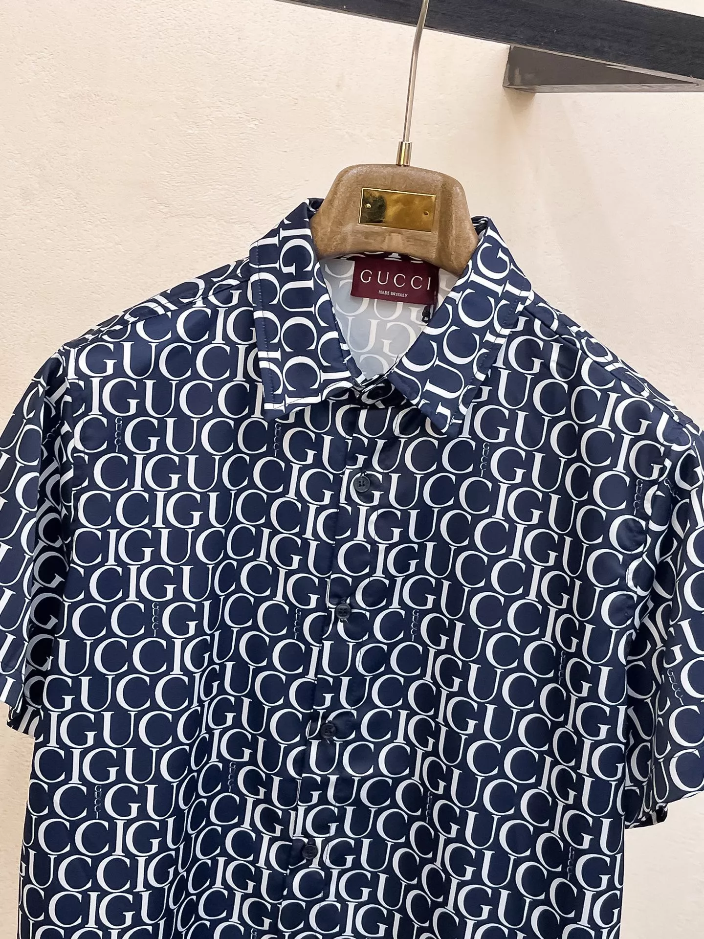 Gucci Tracksuits Short Sleeved For Men Fashionable 9417
