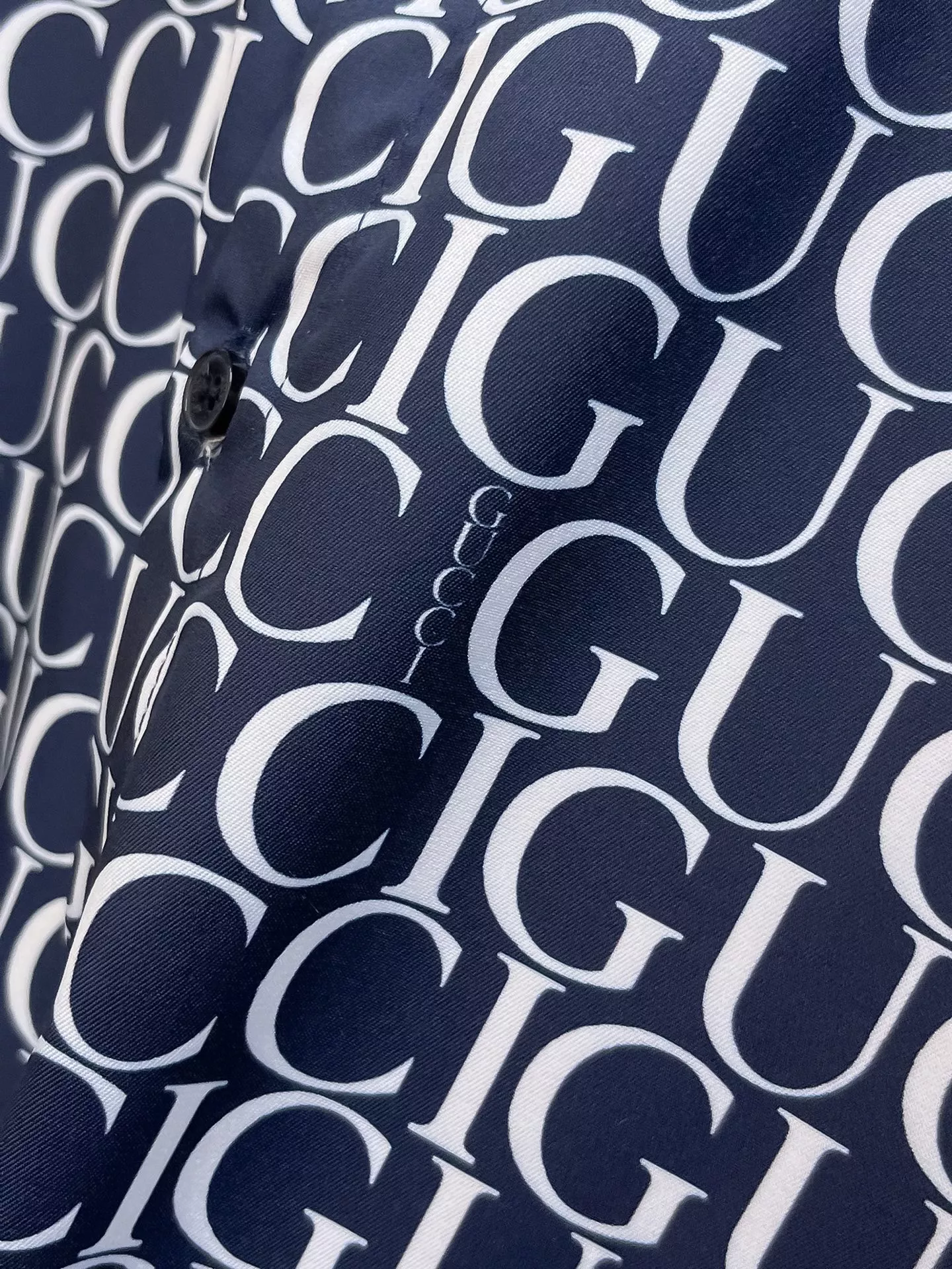Gucci Tracksuits Short Sleeved For Men Fashionable 9417