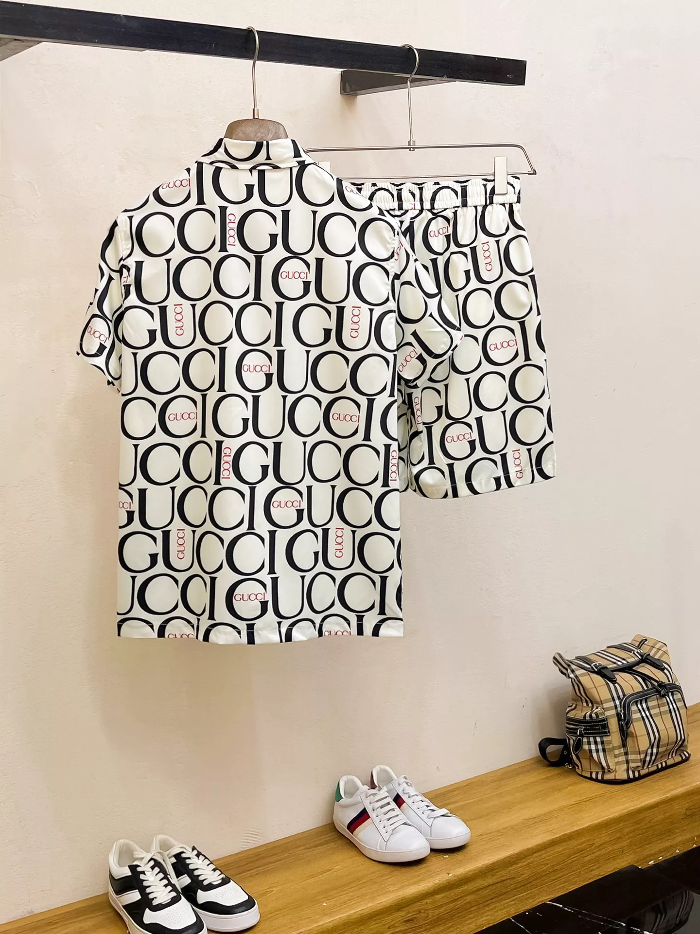 Gucci Tracksuits Short Sleeved For Men Practical 8248