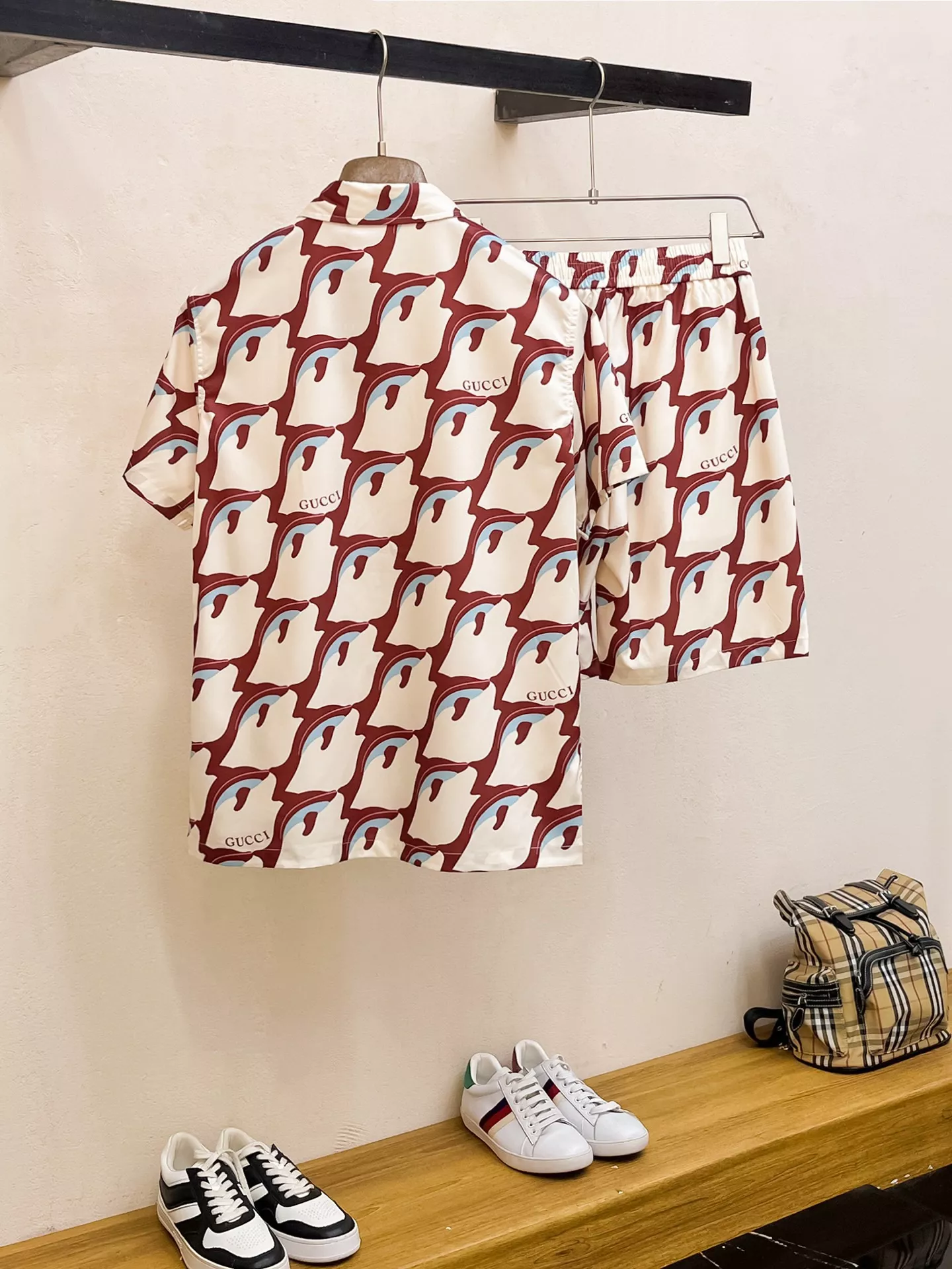 Gucci Tracksuits Short Sleeved For Men Reliable 4545