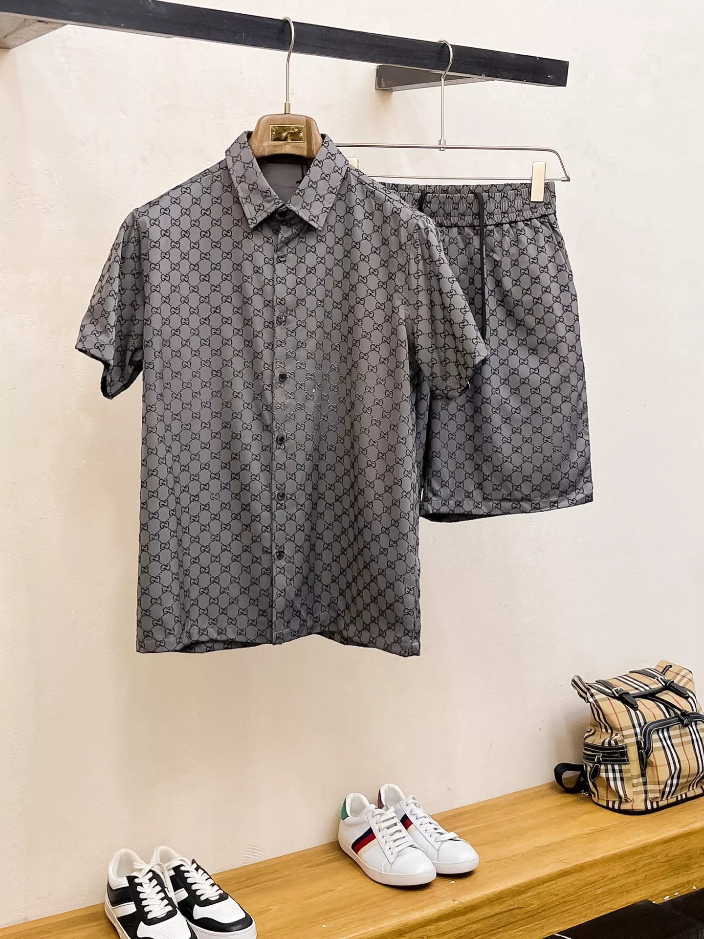 Gucci Tracksuits Short Sleeved For Men Trendsetting 4465