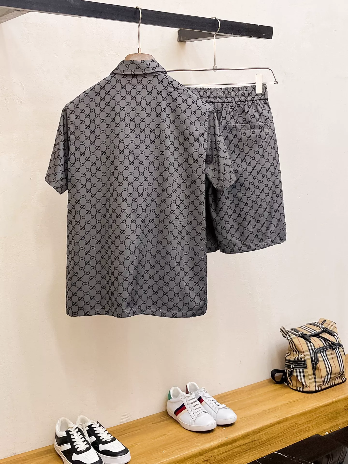 Gucci Tracksuits Short Sleeved For Men Trendsetting 4465