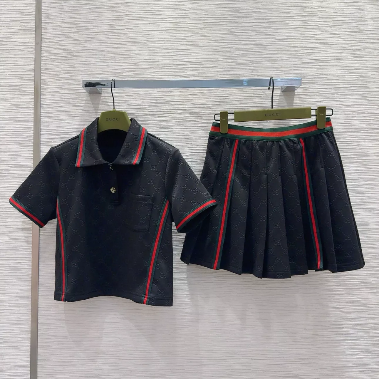 Gucci Tracksuits Short Sleeved For Women Flexible 1850