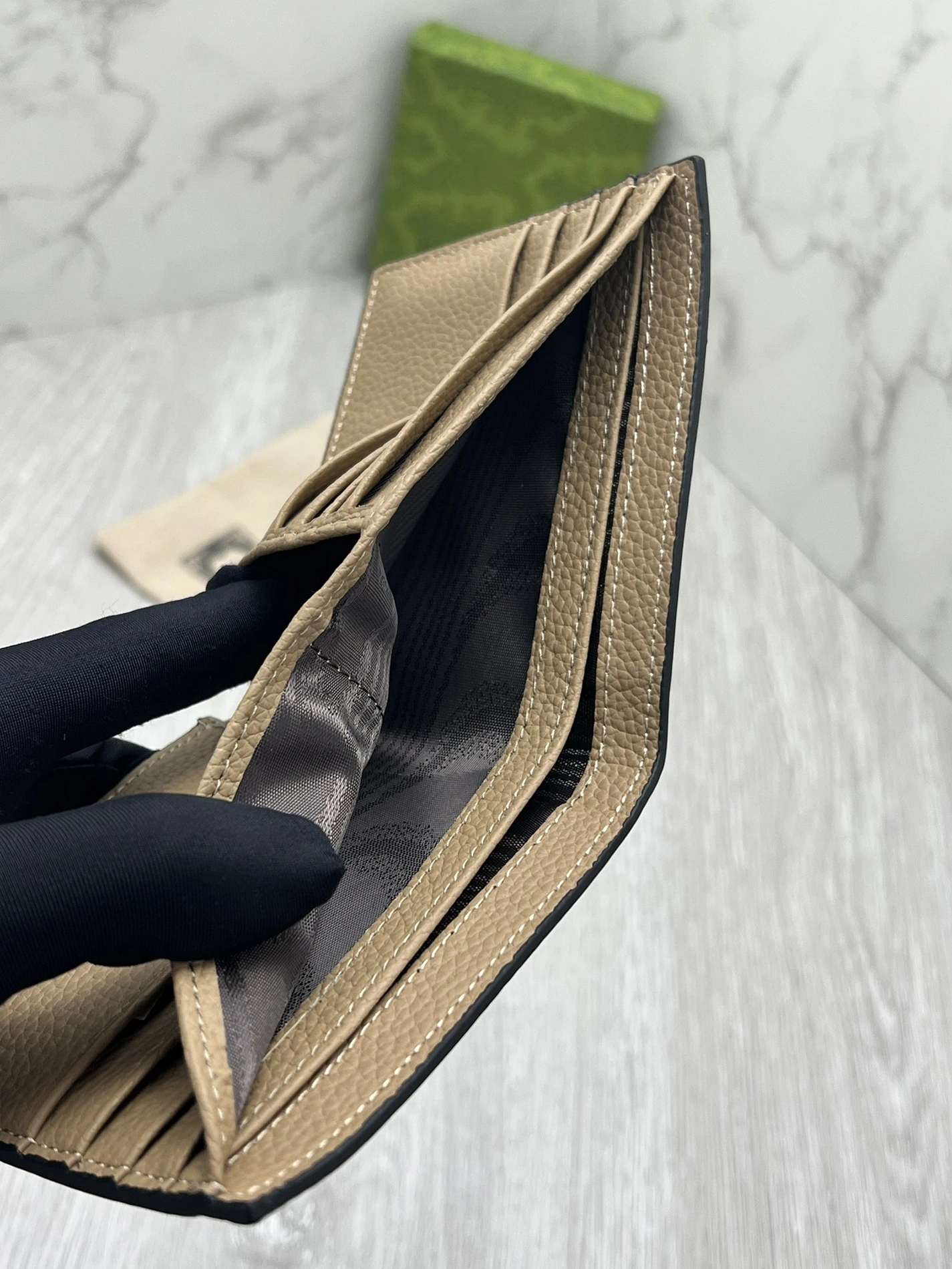 Gucci Wallets For Unisex AllSeason 6602