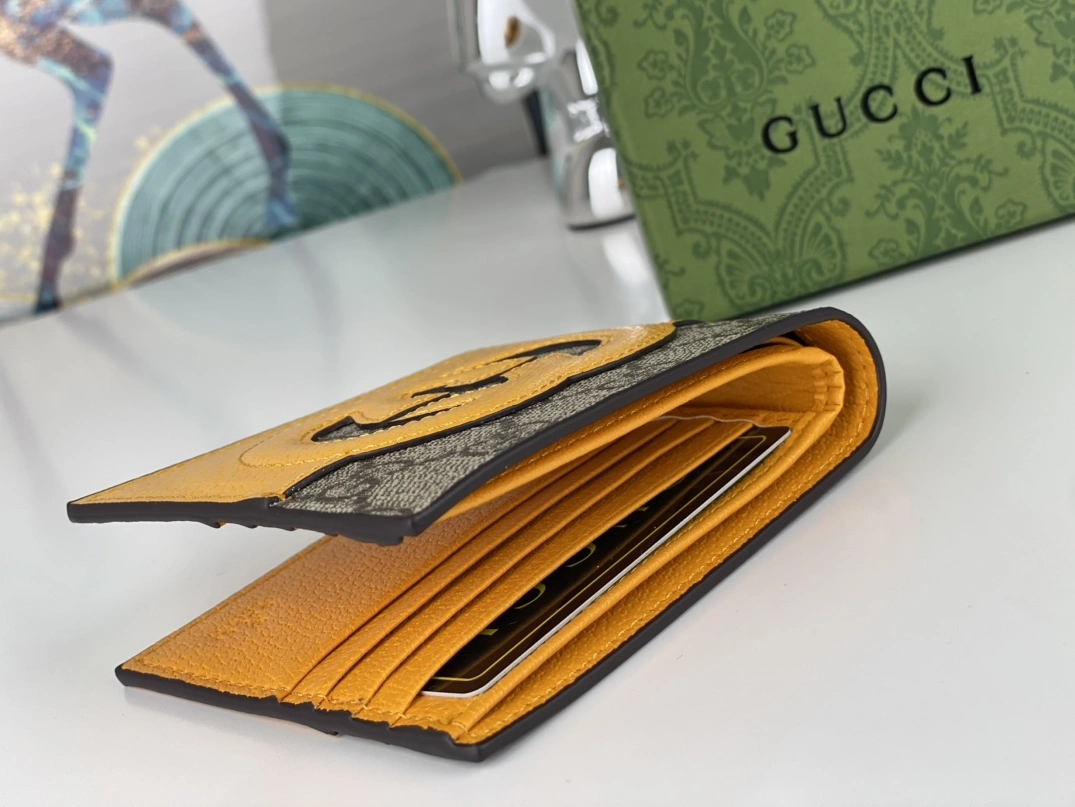 Gucci Wallets For Unisex Sleek 9964