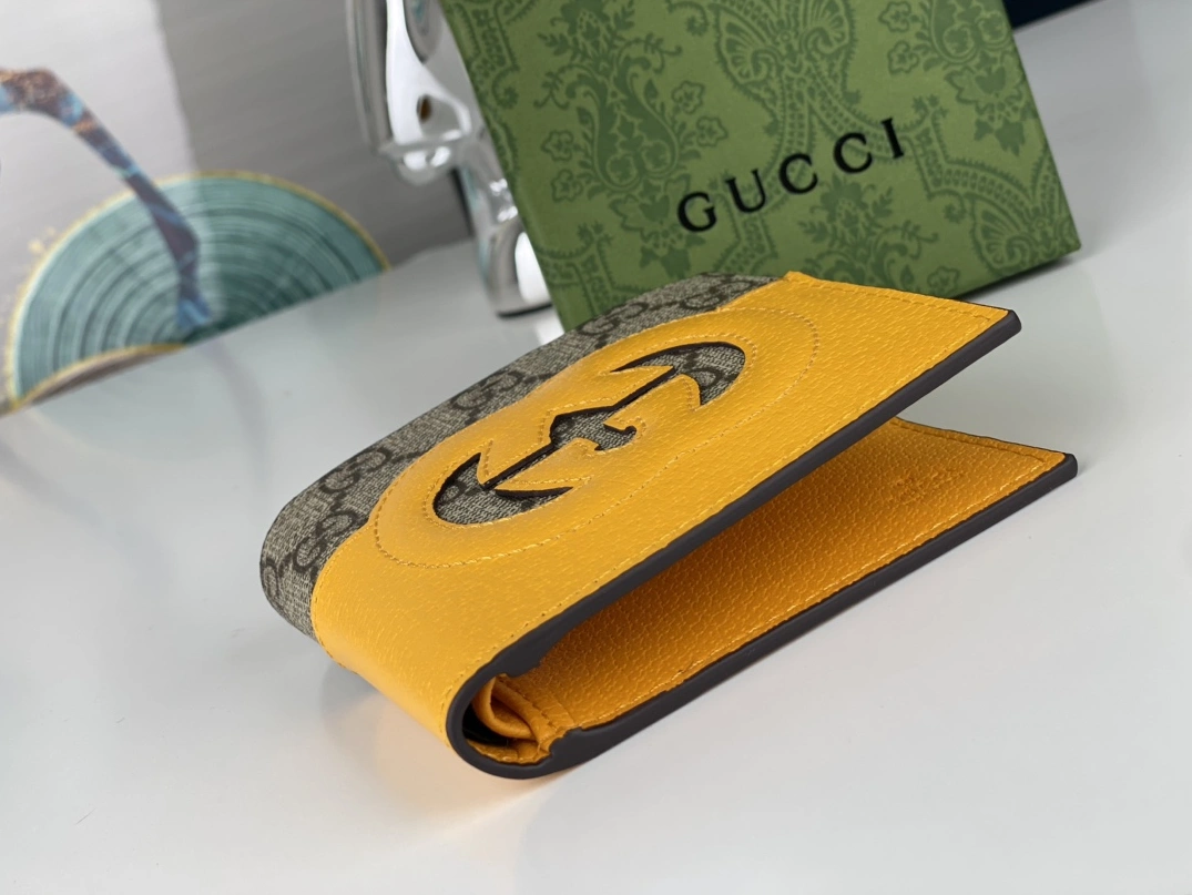 Gucci Wallets For Unisex Sleek 9964