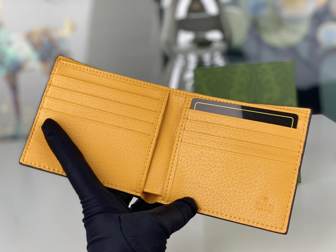 Gucci Wallets For Unisex Sleek 9964