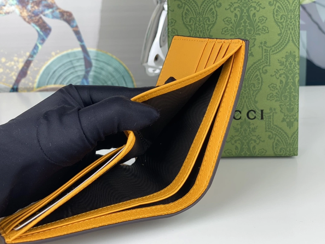 Gucci Wallets For Unisex Sleek 9964