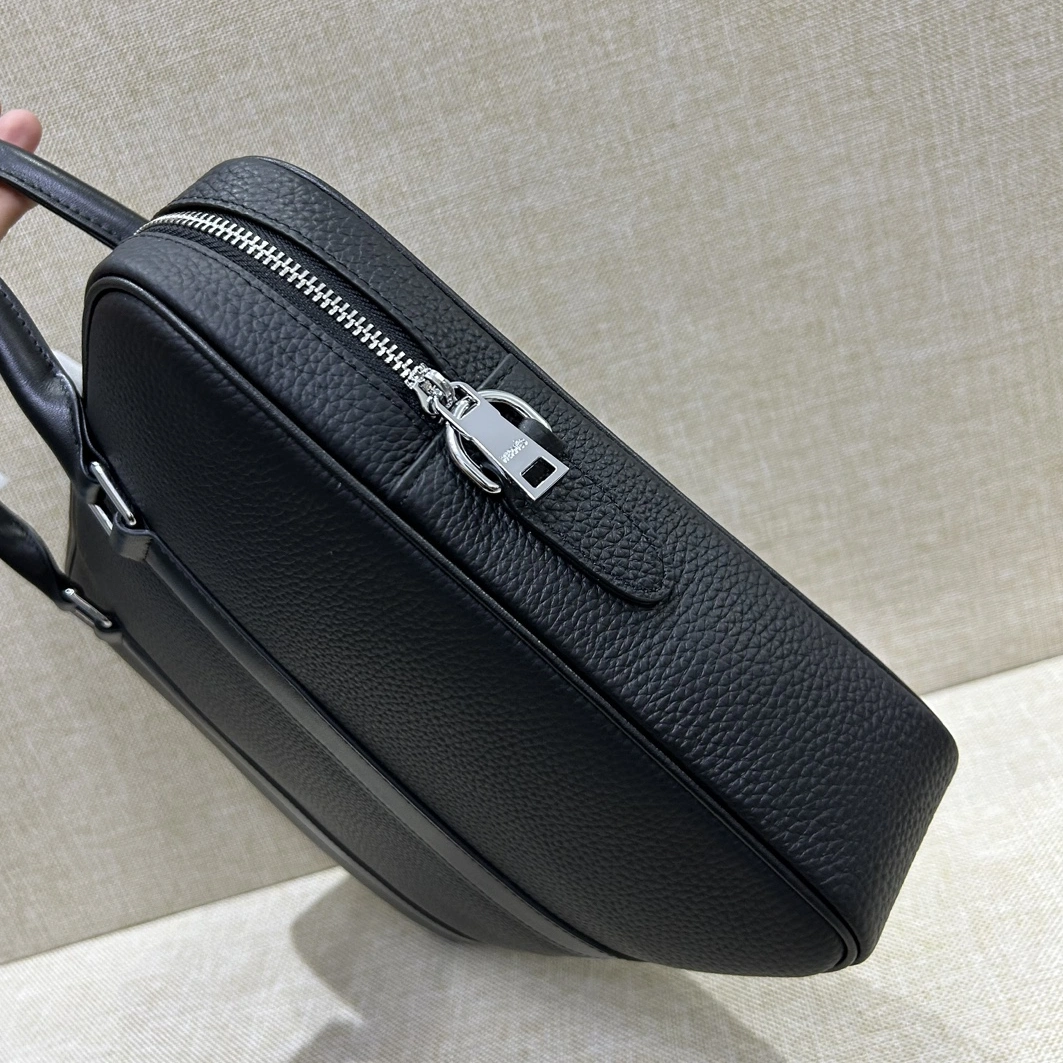 Hermes AAA Man Handbags Breathable 6245