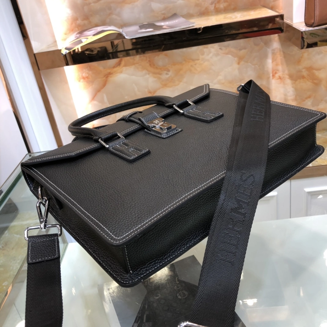 Hermes AAA Man Handbags Elegant 7956