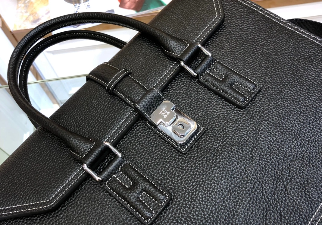 Hermes AAA Man Handbags Elegant 7956
