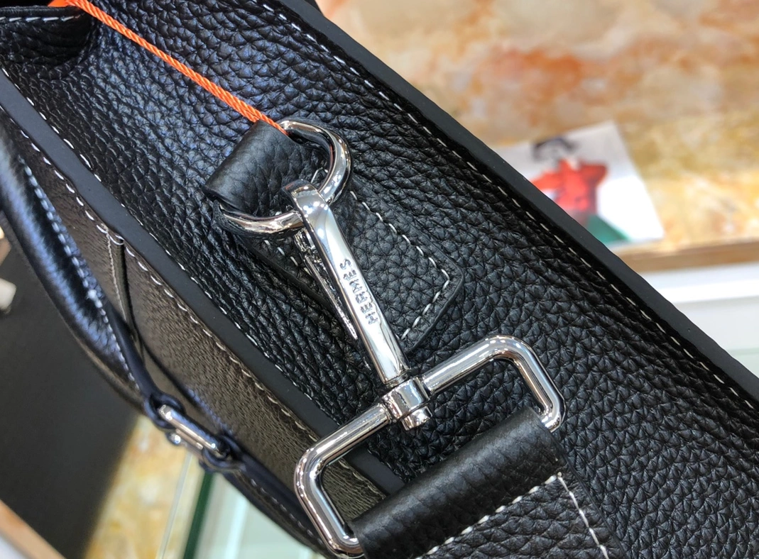 Hermes AAA Man Handbags Elegant 7956