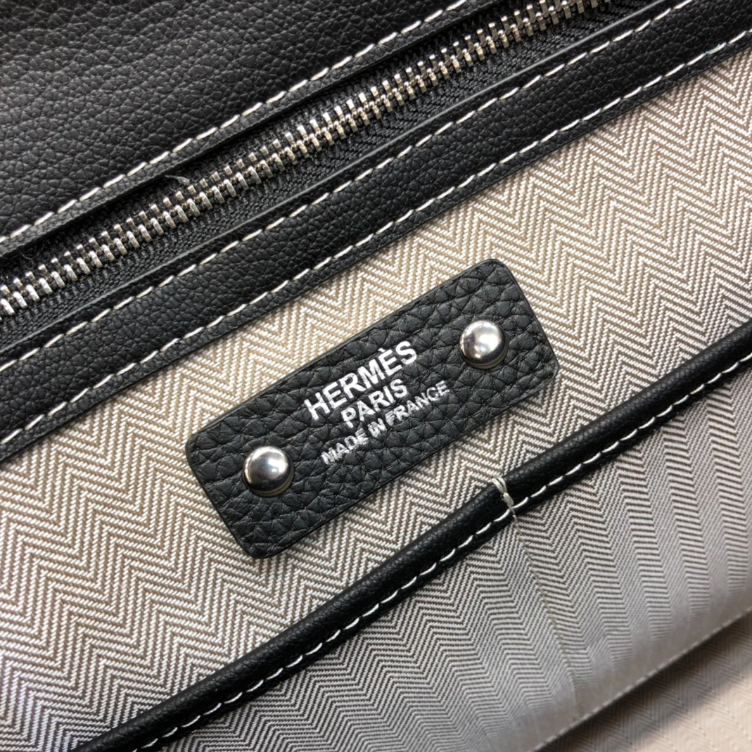Hermes AAA Man Handbags Elegant 7956