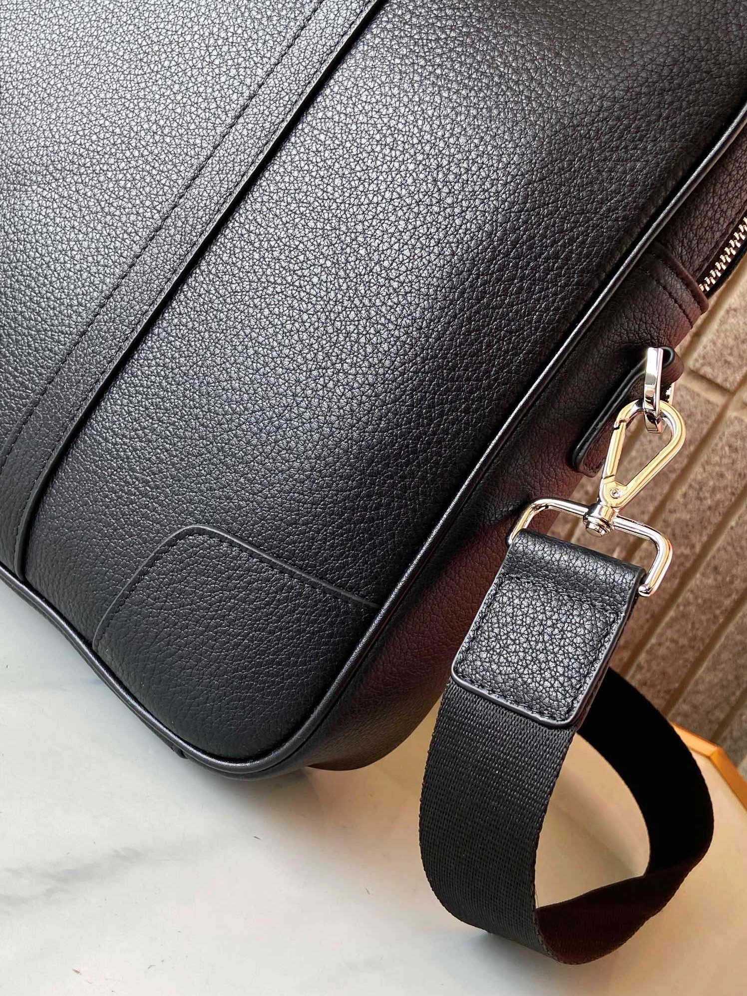 Hermes AAA Man Handbags Functional 982