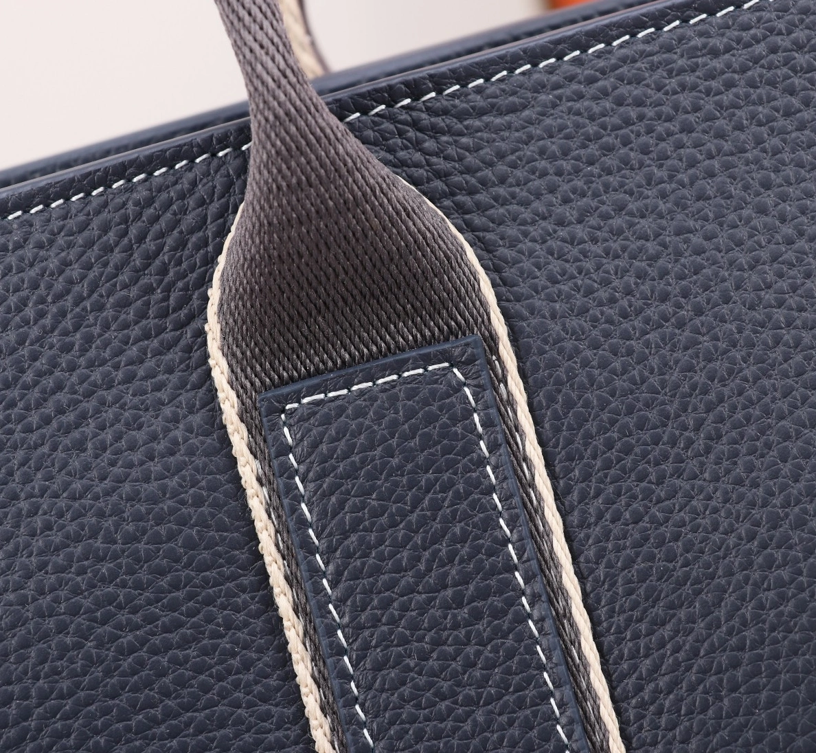 Hermes AAA Man Handbags In Navy Comfortable 1623
