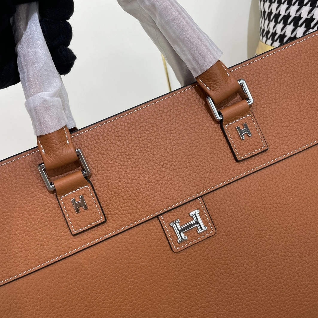 Hermes AAA Man Handbags Sophisticated 2443