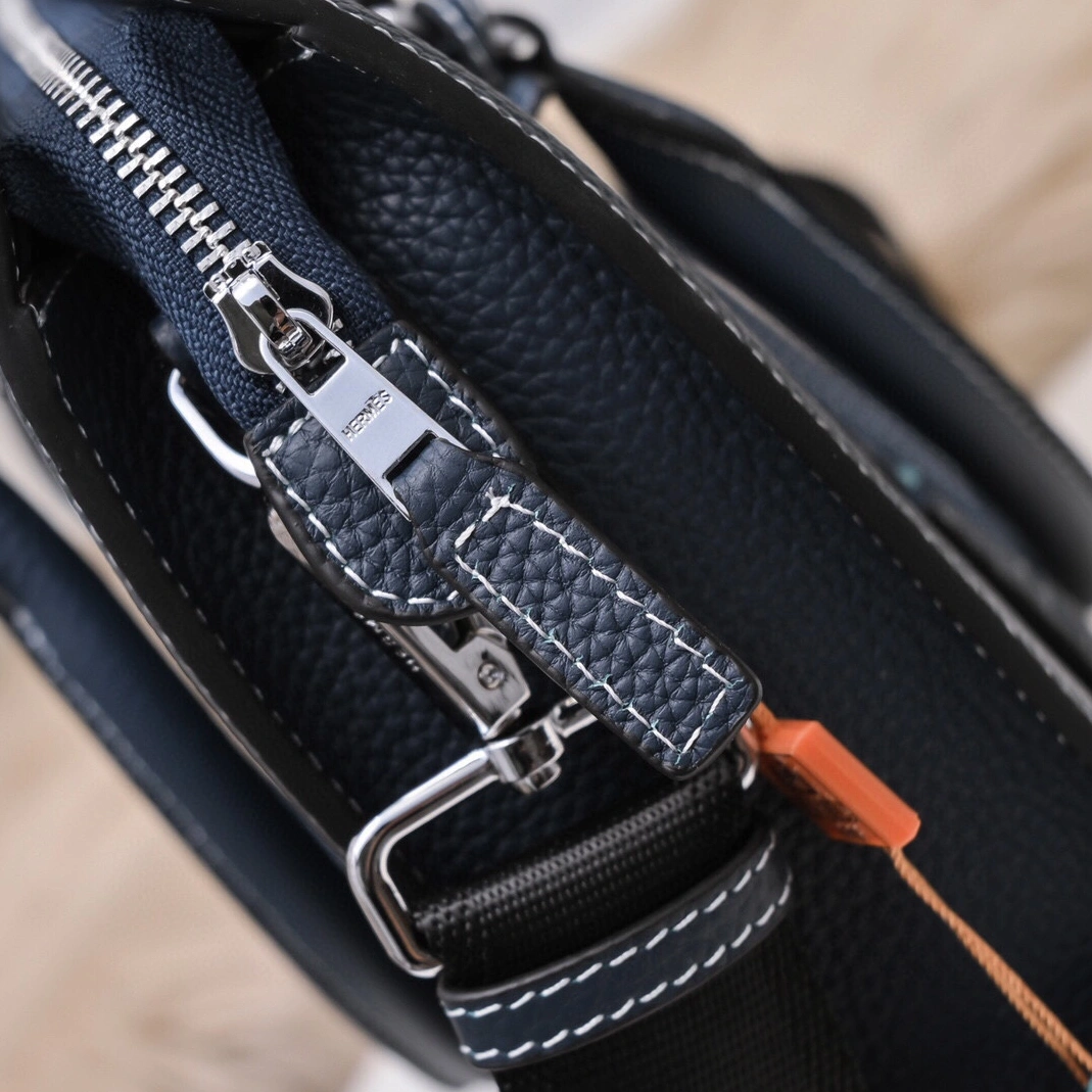 Hermes AAA Man Handbags Versatile 5788