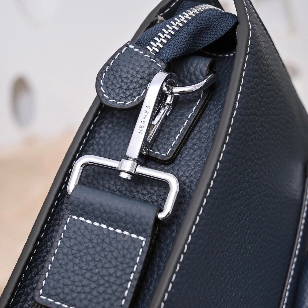 Hermes AAA Man Handbags Versatile 5788