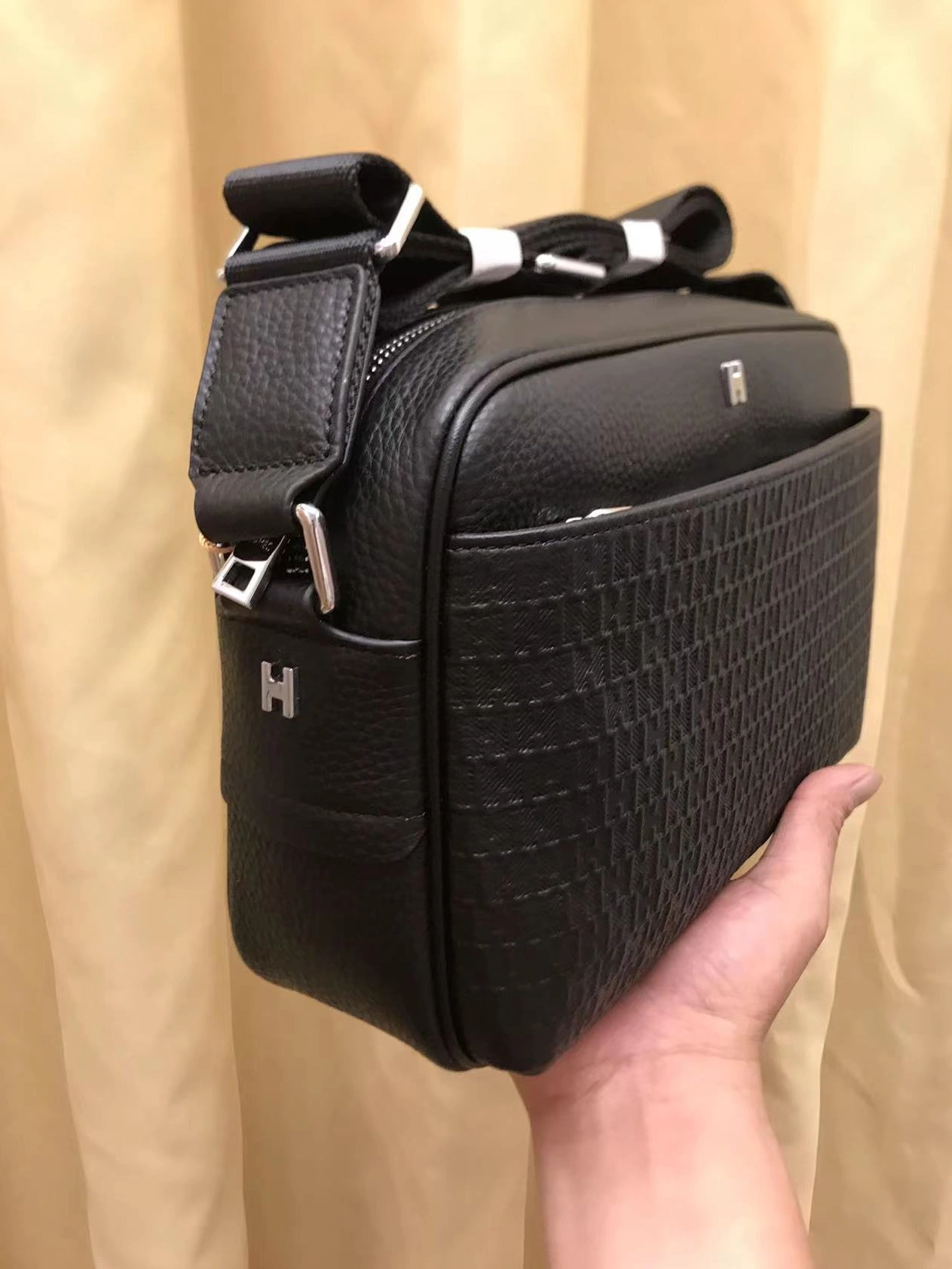 Hermes AAA Man Messenger Bags Flexible 5371