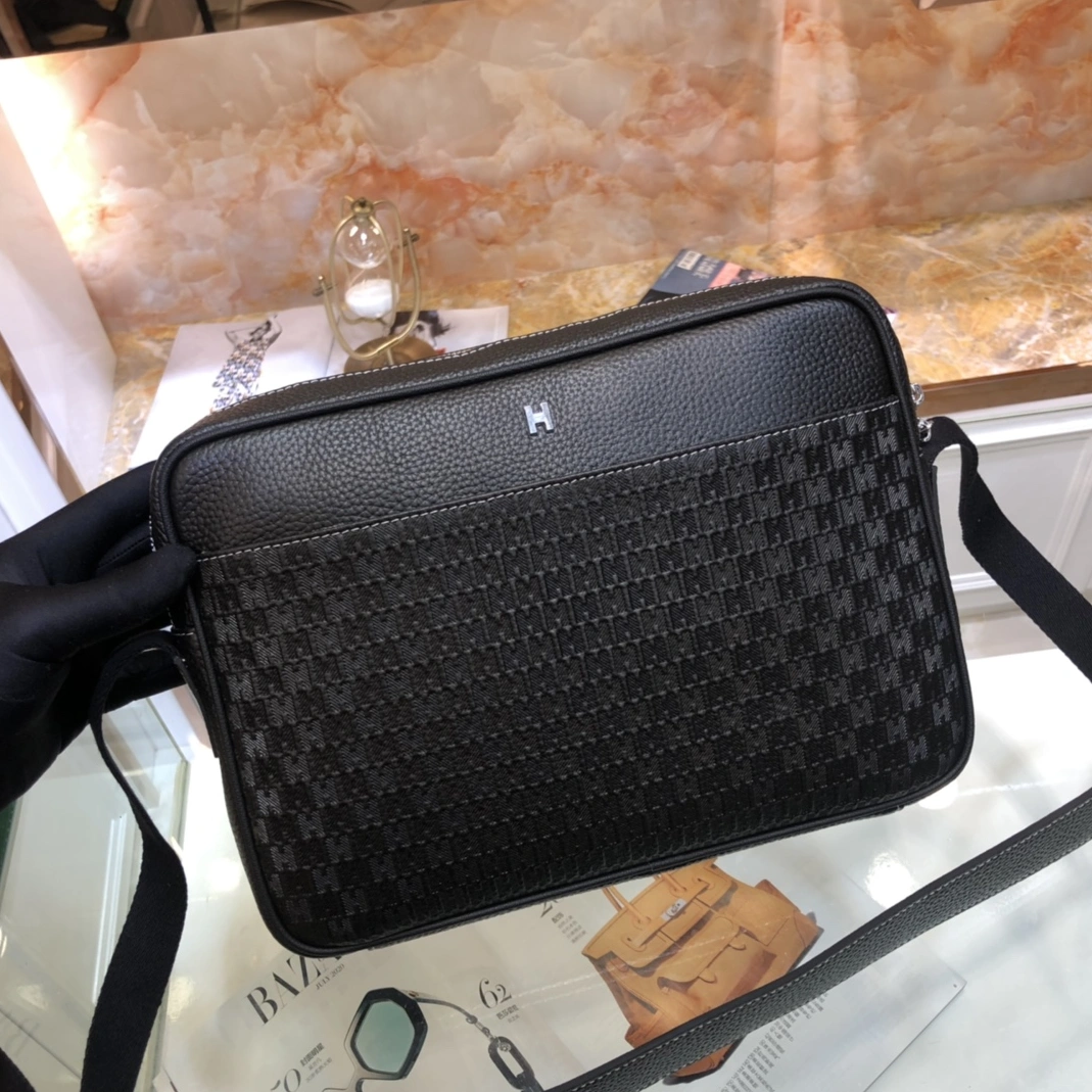Hermes AAA Man Messenger Bags Flexible 8000