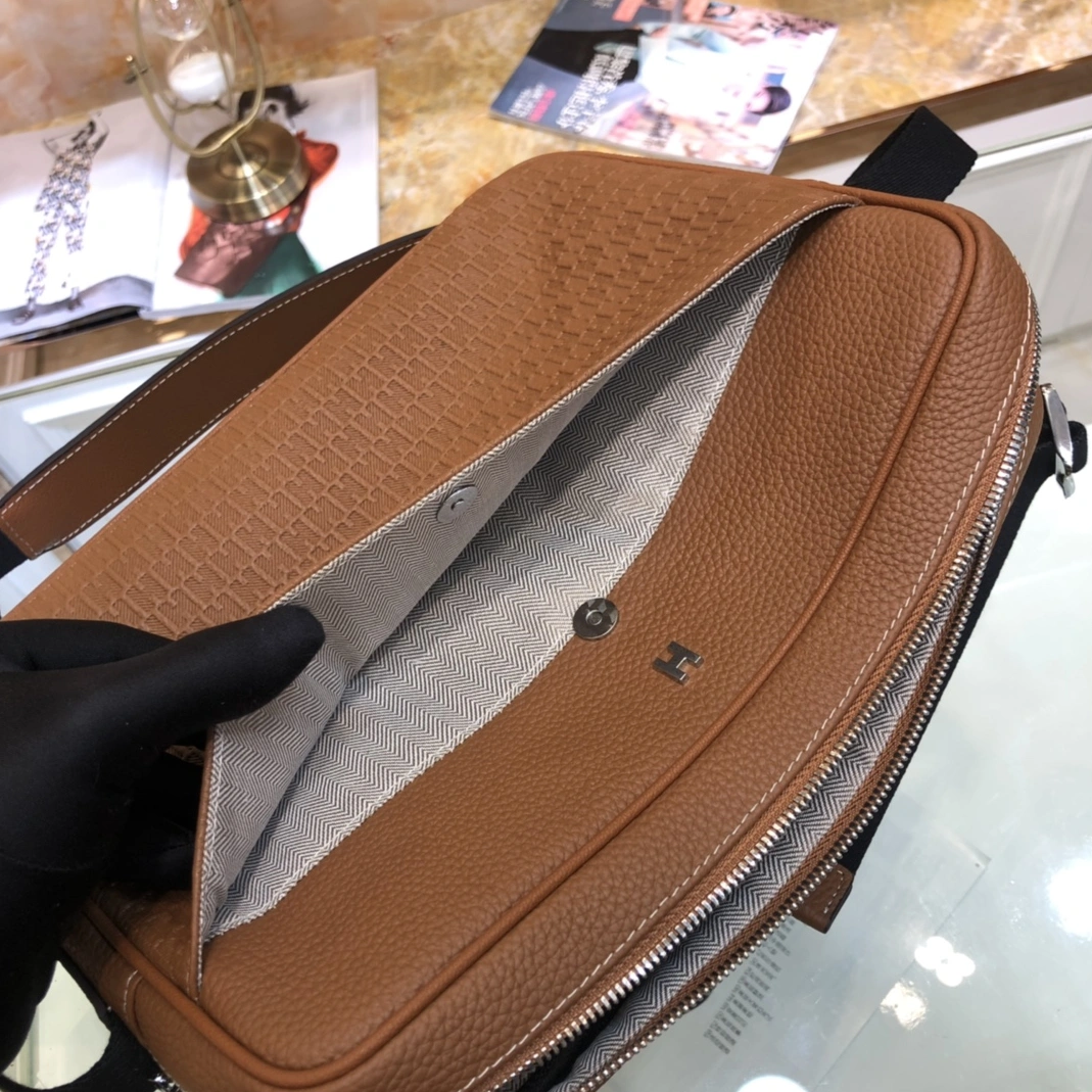 Hermes AAA Man Messenger Bags Resilient 682