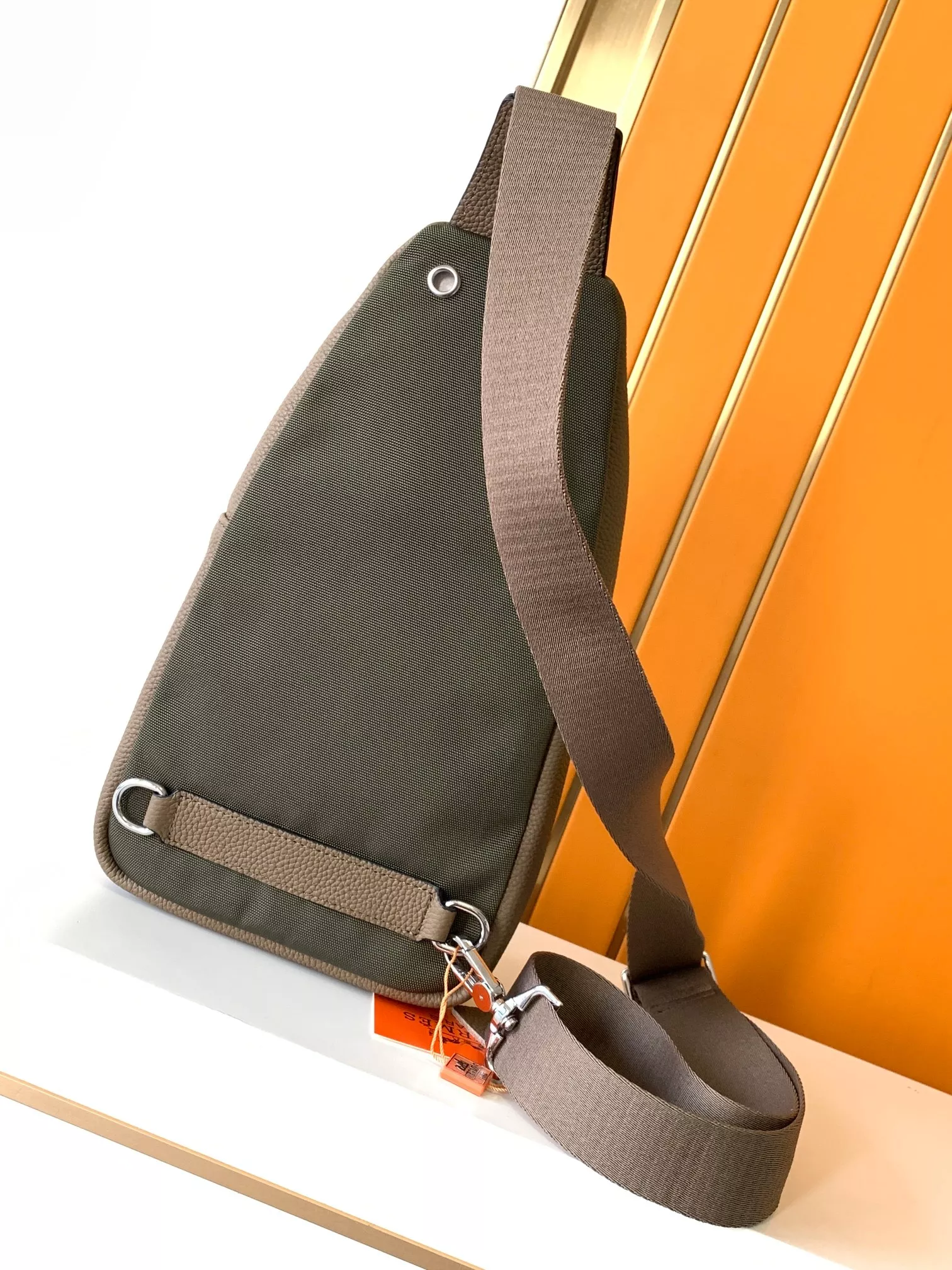 Hermes AAA Man Messenger Bags Sleek 8535
