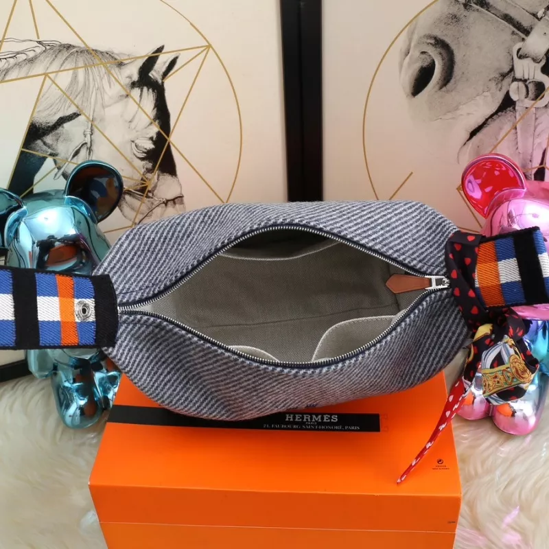 Hermes AAA Quality Handbags For Women Minimalist 1390