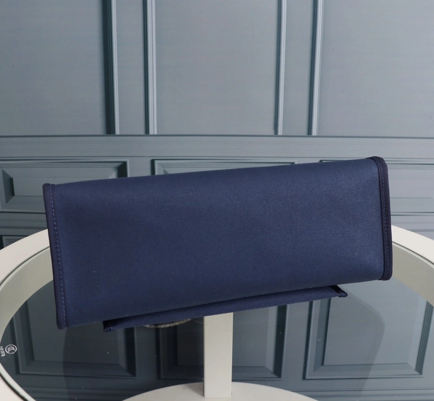 Hermes AAA Quality Handbags For Women StreetReady 2638