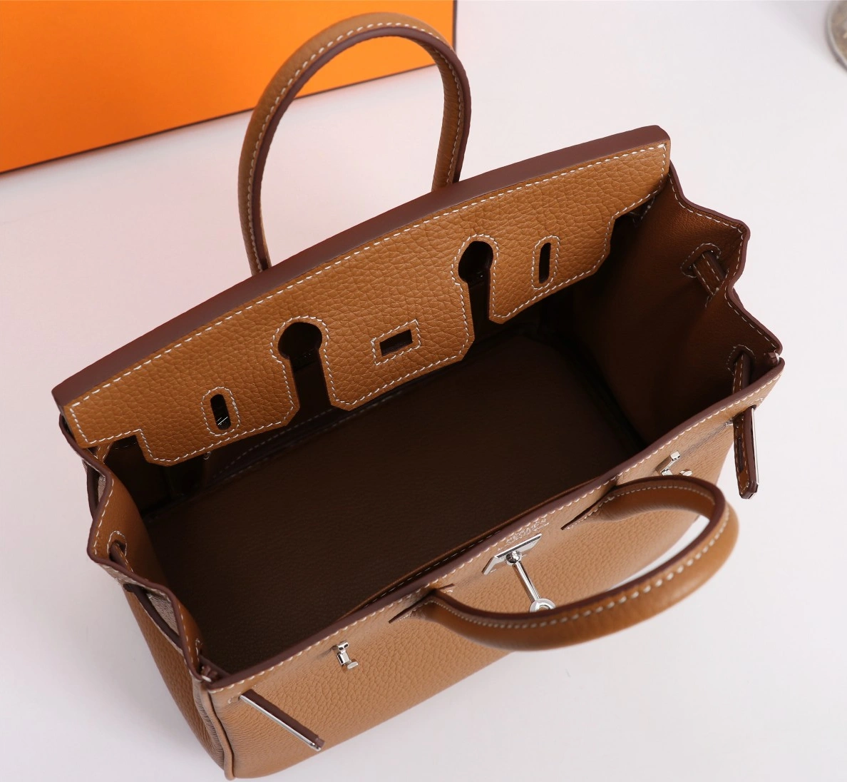 Hermes AAA Quality Handbags For Women Trendsetting 140