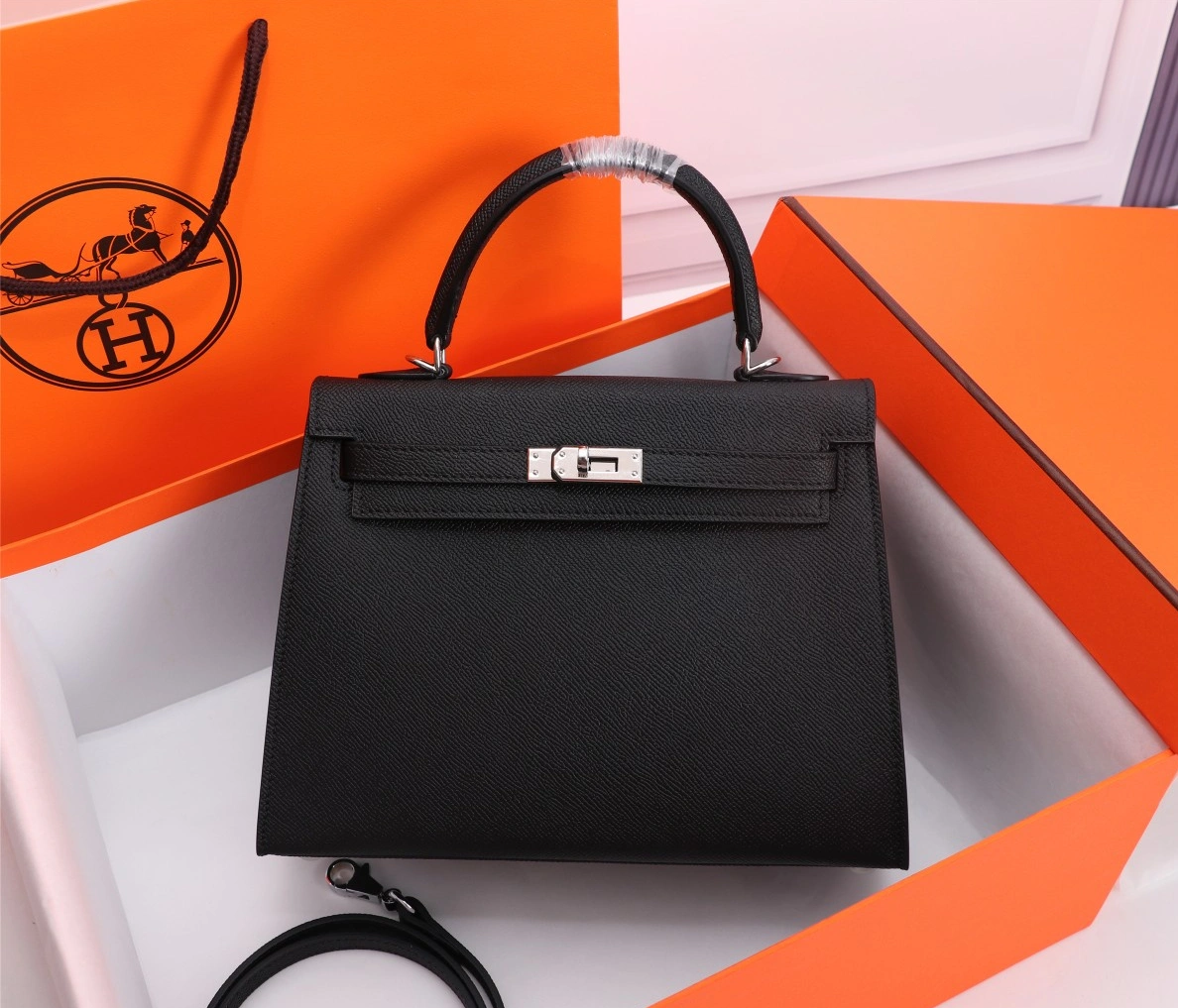 Hermes AAA Quality Handbags For Women Trendsetting 2526