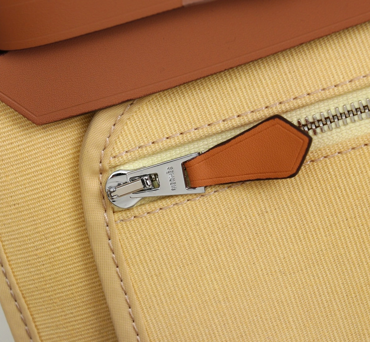 Hermes AAA Quality Handbags For Women Versatile 2138