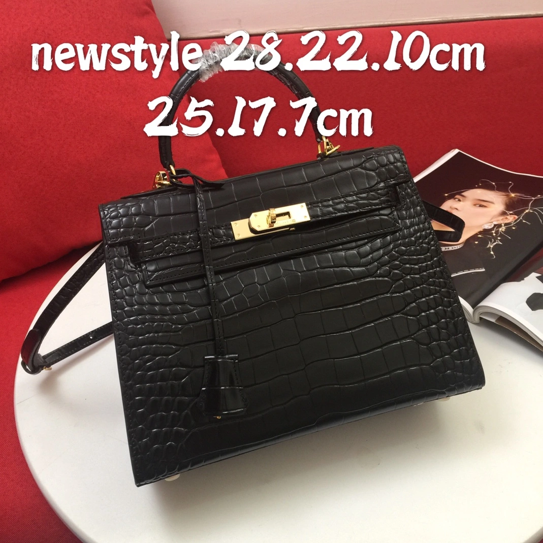 Hermes AAA Quality Handbags For Women Vibrant 6638