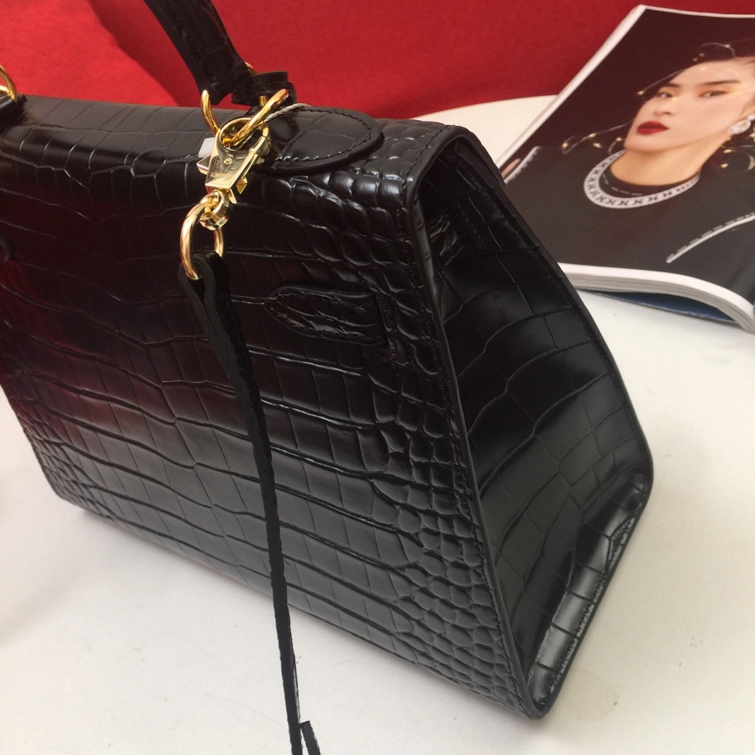 Hermes AAA Quality Handbags For Women Vibrant 6638