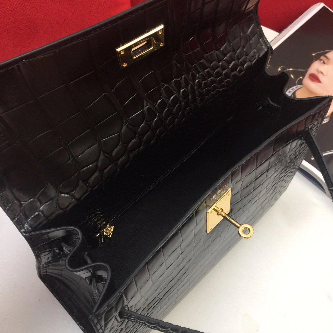 Hermes AAA Quality Handbags For Women Vibrant 6638