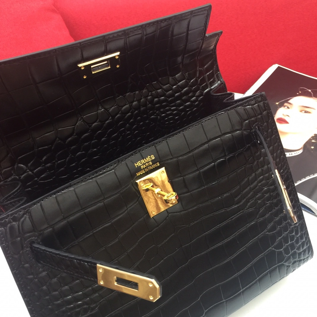 Hermes AAA Quality Handbags For Women Vibrant 6638