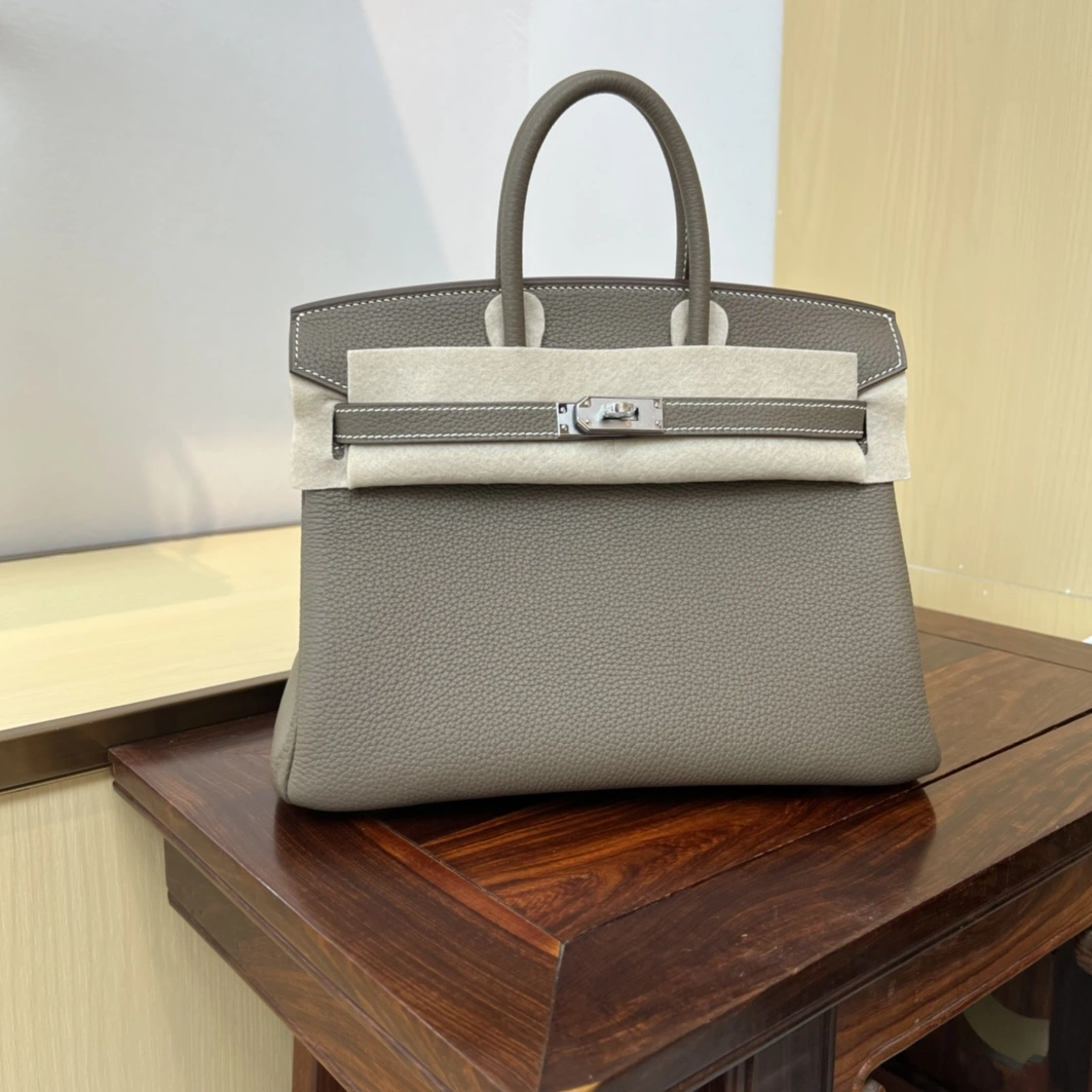 Hermes AAA Quality Handbags For Women Vibrant 7452