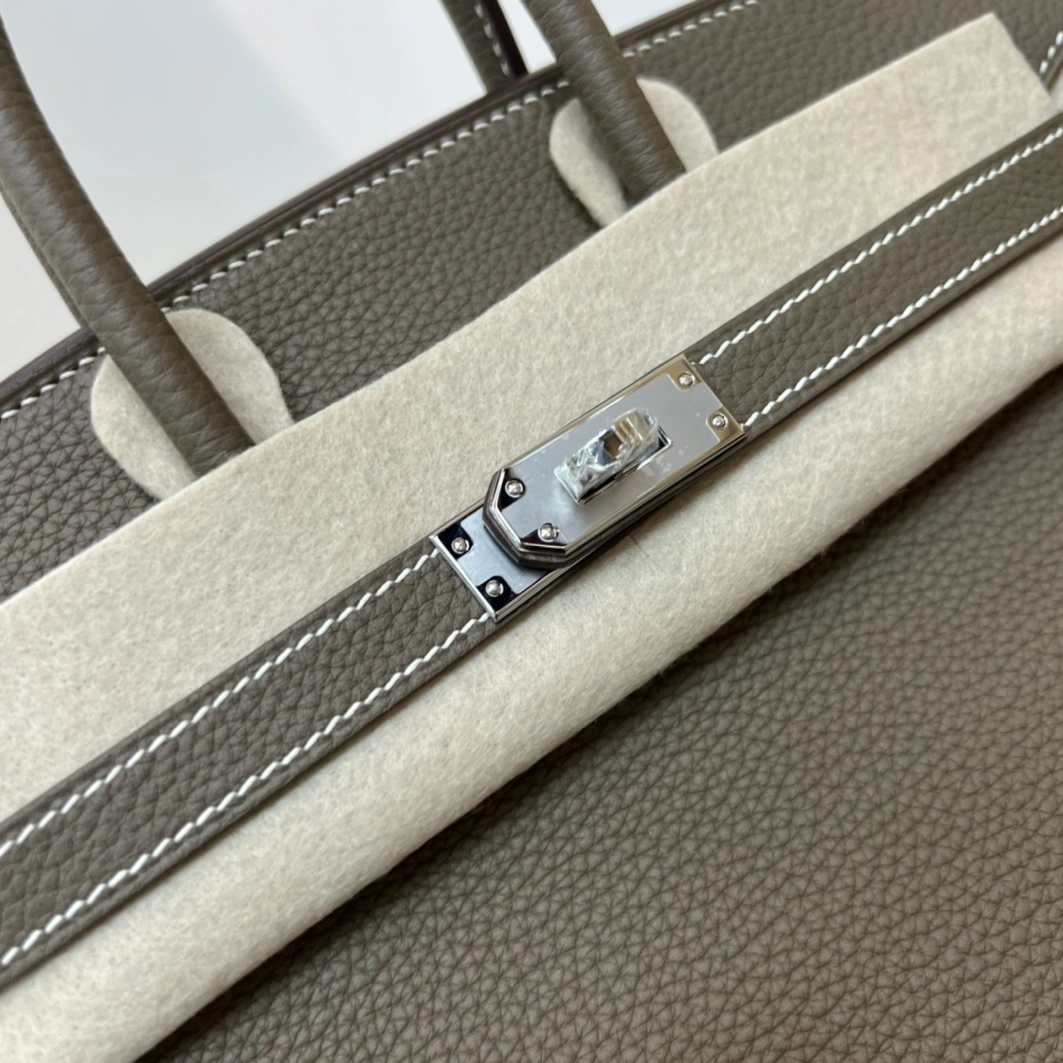 Hermes AAA Quality Handbags For Women Vibrant 7452