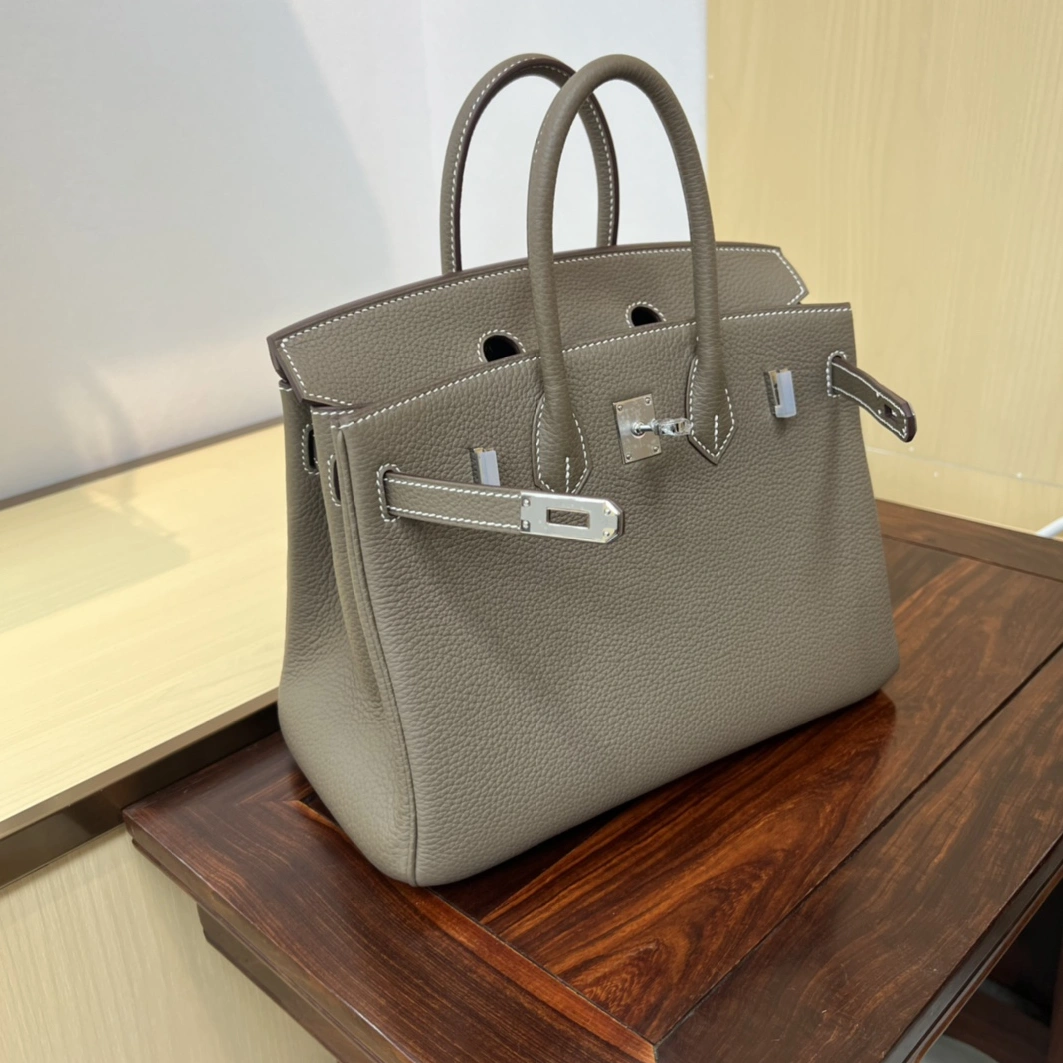 Hermes AAA Quality Handbags For Women Vibrant 7452