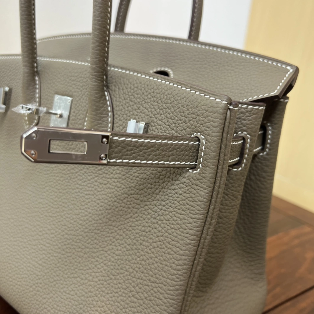Hermes AAA Quality Handbags For Women Vibrant 7452