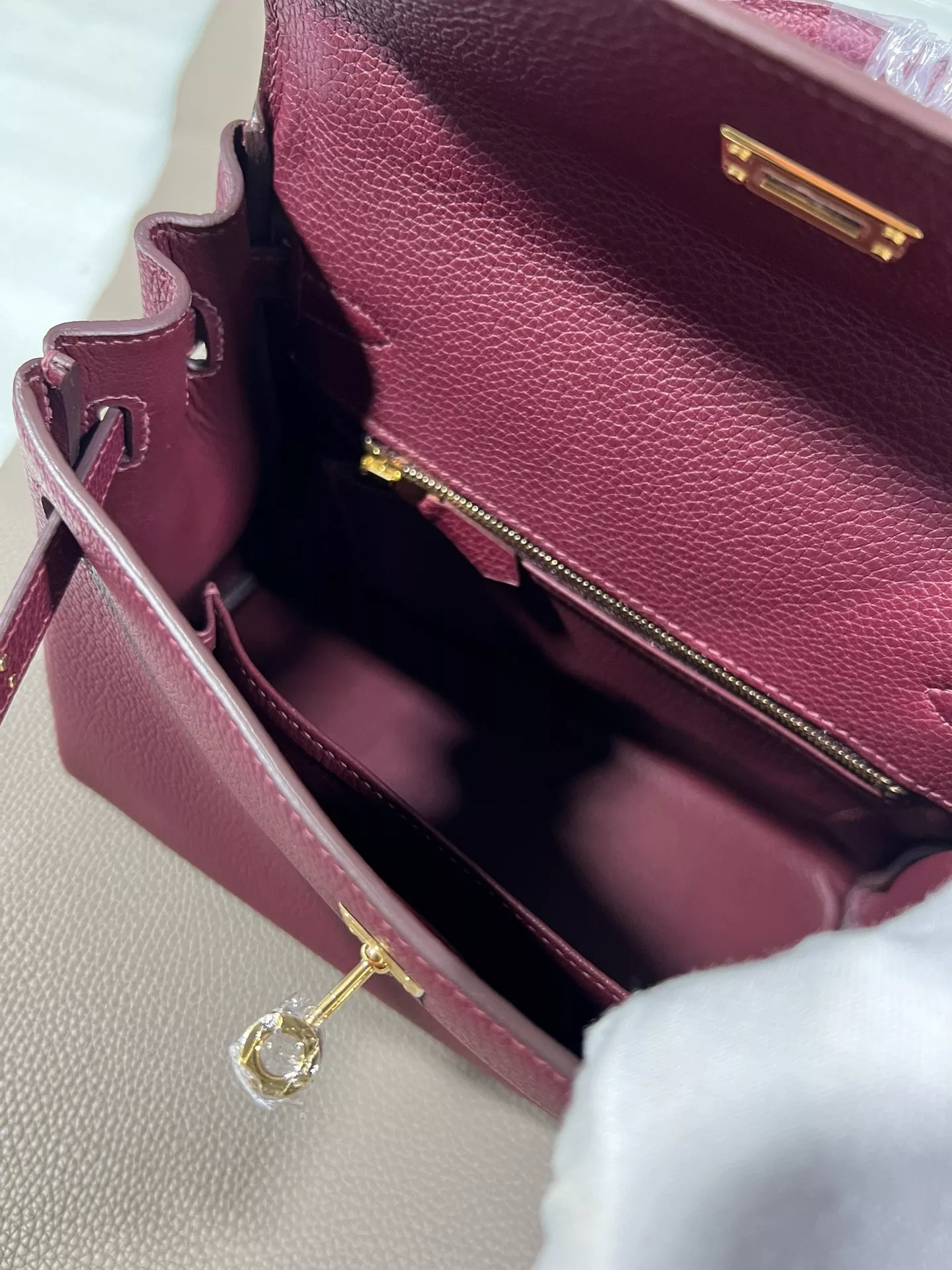 Hermes AAA Quality Handbags For Women Vibrant 9144