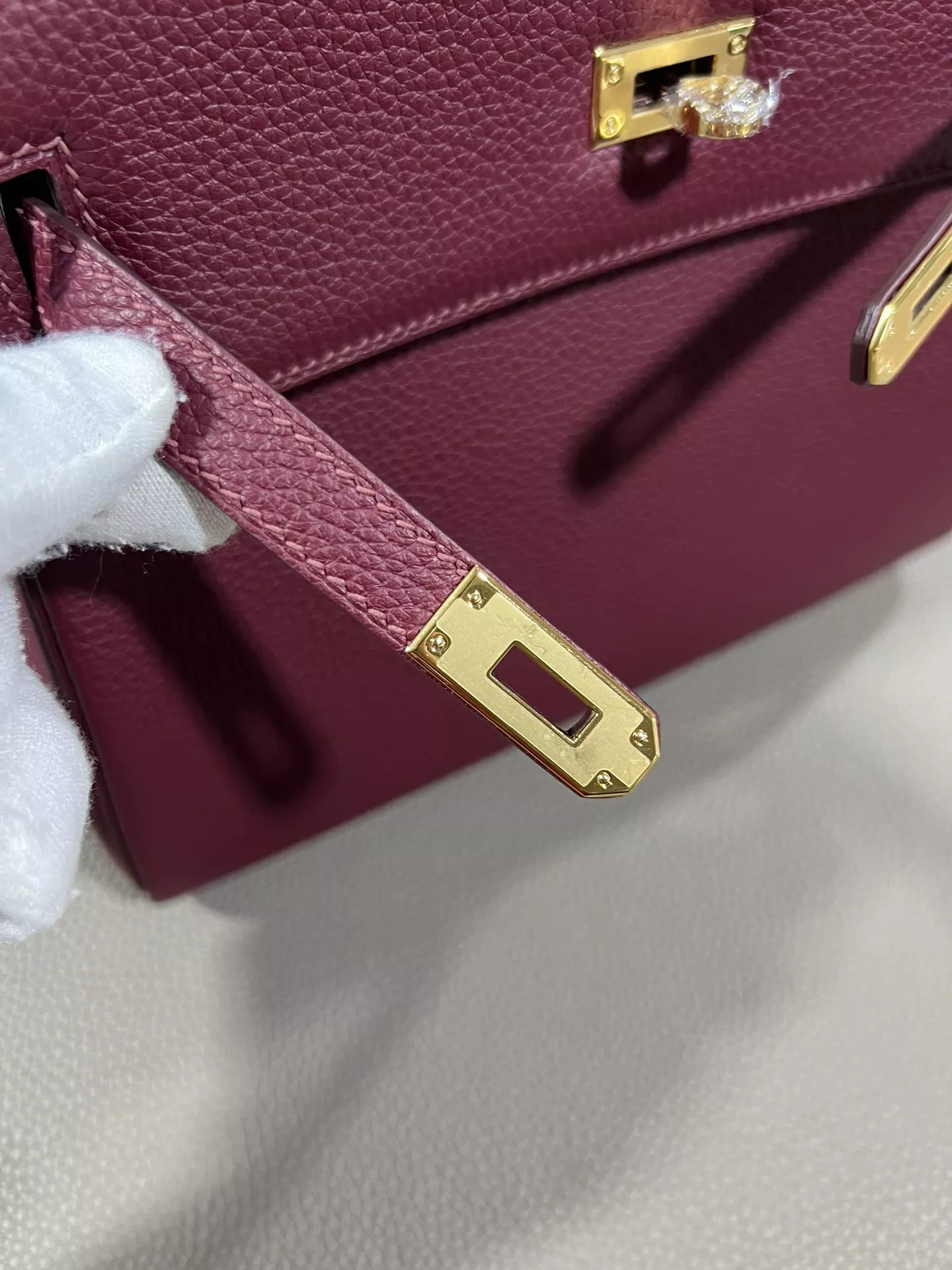 Hermes AAA Quality Handbags For Women Vibrant 9144