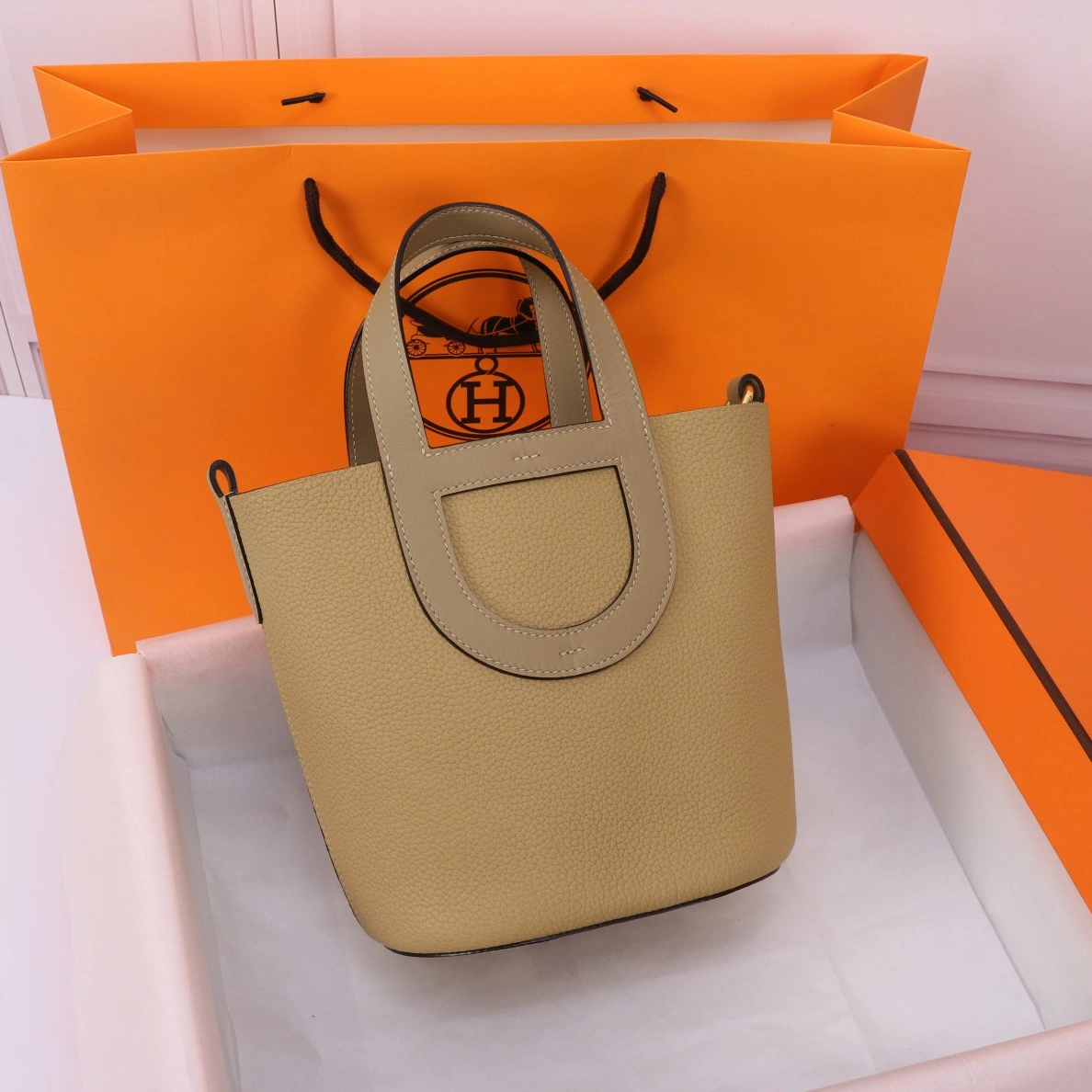Hermes AAA Quality Handbags In Gold For Women Elegant 7898