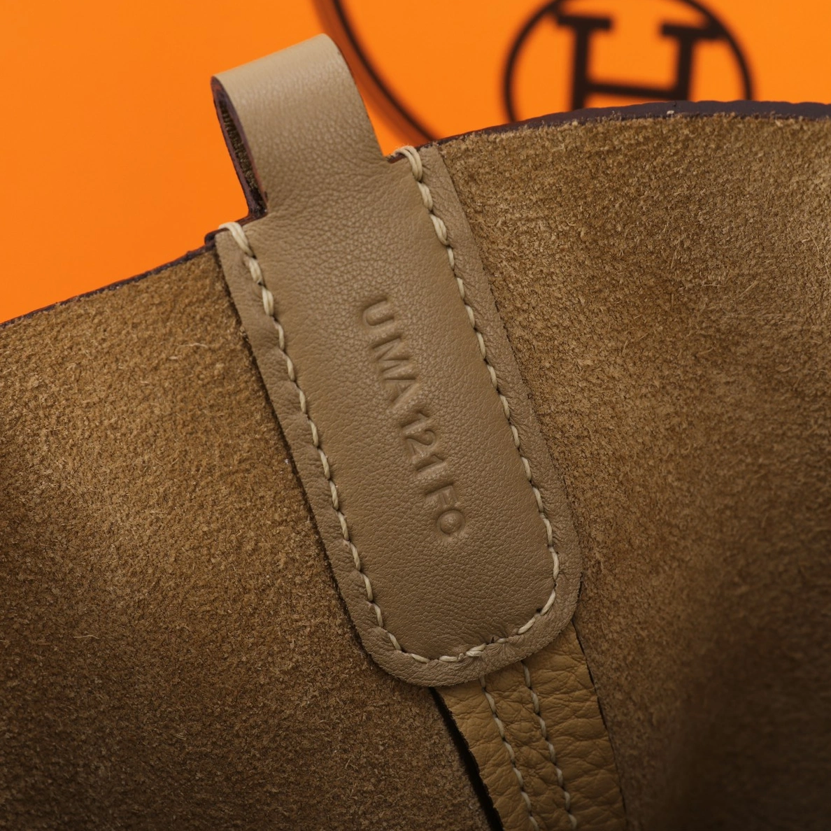 Hermes AAA Quality Handbags In Gold For Women Elegant 7898